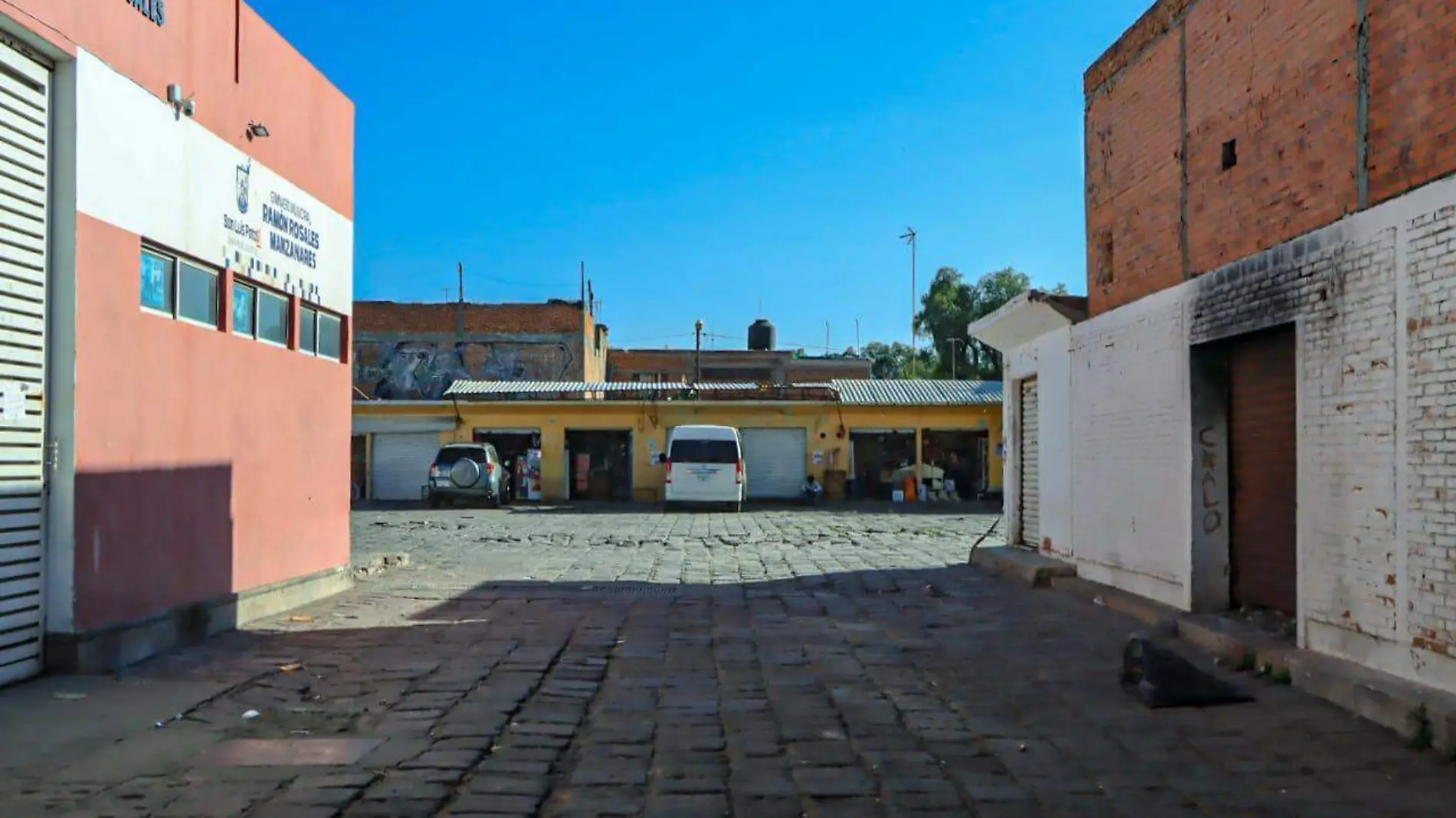  terminal de “polleros” en la calle Aquiles Serdán (1)